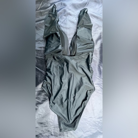 NWT J.Crew Size 4 Ruched ruffle one-piece swimsuit In Black - Picture 10 of 11